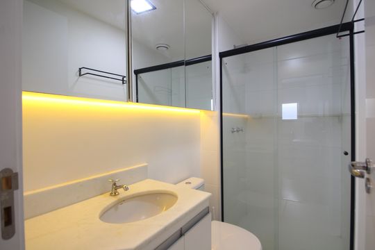 Banheiro Social de apartamento à venda com 2 quartos, 57m² em Jacarepaguá, Rio de Janeiro