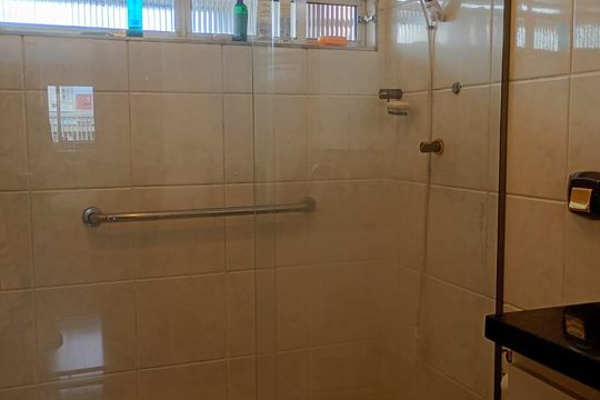 Banheiro de apartamento à venda com 2 quartos, 84m² em Parque São Jorge, São Paulo