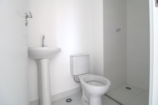 Banheiro de apartamento para alugar com 2 quartos, 33m² em Socorro, São Paulo