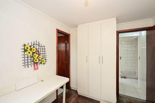 Quarto de Serviço de casa à venda com 3 quartos, 200m² em Parque Assuncao, Taboão da Serra