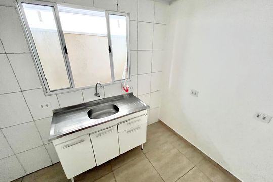 Cozinha de casa para alugar com 1 quarto, 40m² em Vila Diva, São Paulo
