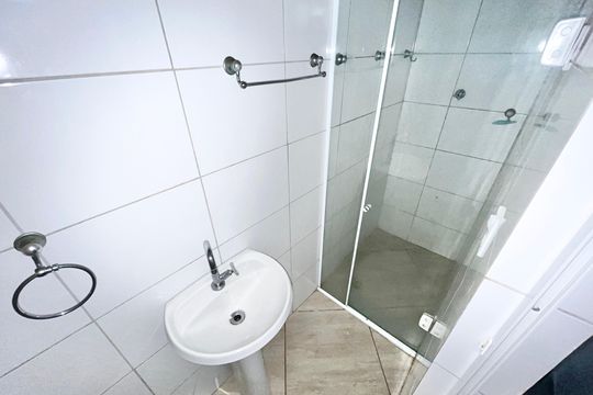 Banheiro de casa para alugar com 1 quarto, 40m² em Vila Diva, São Paulo
