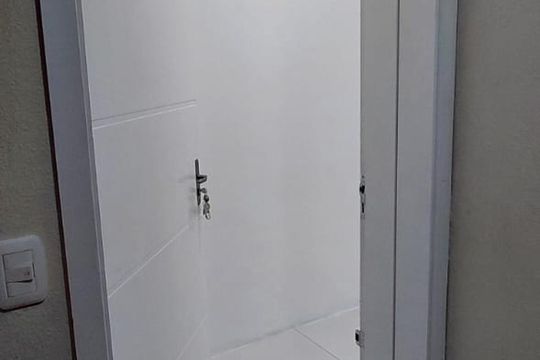 Banheiro de apartamento para alugar com 1 quarto, 48m² em Vila Jardim, Porto Alegre