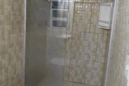 Banheiro de apartamento para alugar com 1 quarto, 48m² em Vila Jardim, Porto Alegre