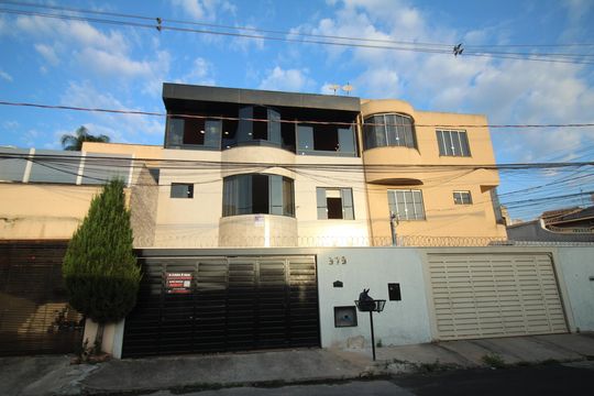Fachada de casa para alugar com 3 quartos, 300m² em Europa, Contagem