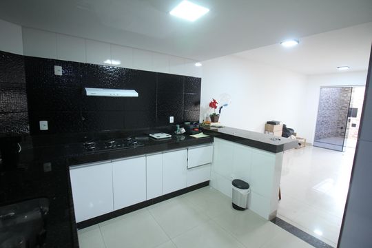 Cozinha de casa para alugar com 3 quartos, 300m² em Europa, Contagem