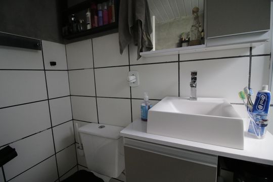 Banheiro de apartamento para alugar com 2 quartos, 53m² em Anil, Rio de Janeiro