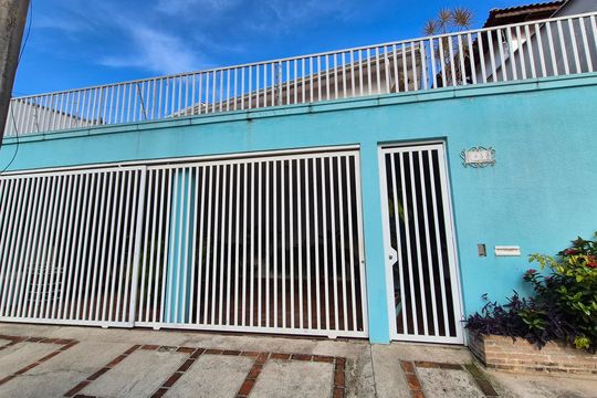 Fachada de casa para alugar com 3 quartos, 237m² em Vila Guiomar, Santo André