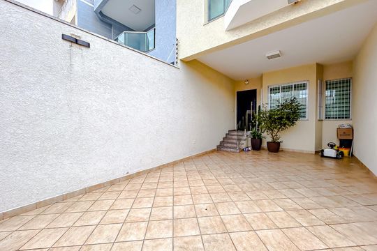 Garagem de casa à venda com 4 quartos, 213m² em Penha de França, São Paulo