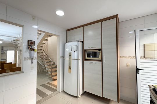 Cozinha  de casa de condomínio à venda com 3 quartos, 232m² em Dos Casa, São Bernardo do Campo