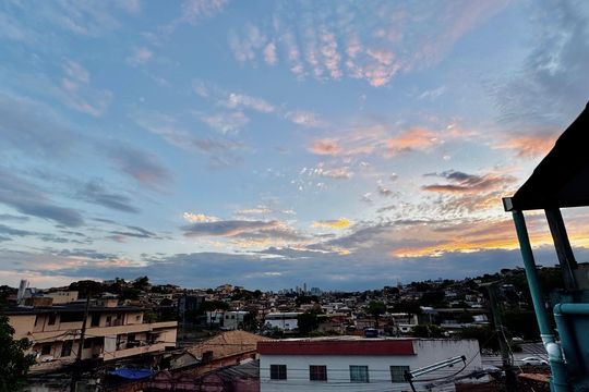 Vista  de casa para alugar com 3 quartos, 100m² em Cachoeirinha, Belo Horizonte
