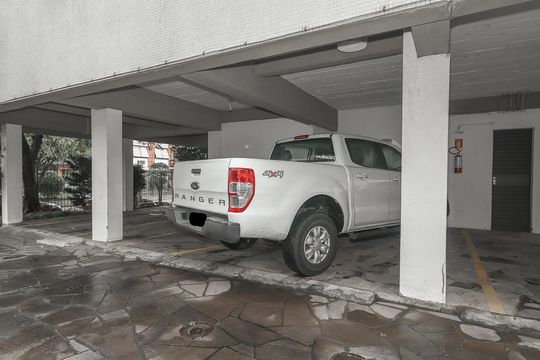 Garagem 1 de apartamento para alugar com 2 quartos, 66m² em Jardim Lindóia, Porto Alegre