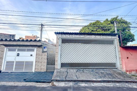 FAchada com Plaquinha de casa para alugar com 2 quartos, 127m² em Penha de França, São Paulo