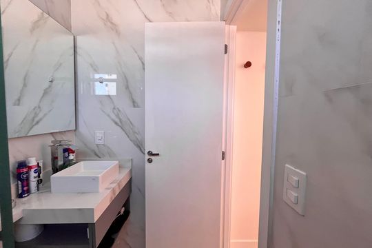 Banheiro de kitnet/studio para alugar com 1 quarto, 35m² em Copacabana, Rio de Janeiro