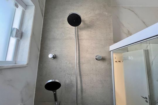 Banheiro de kitnet/studio para alugar com 1 quarto, 35m² em Copacabana, Rio de Janeiro