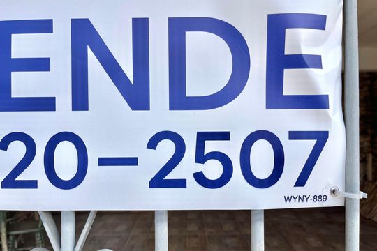 Plaquinha  de casa à venda com 3 quartos, 120m² em Cidade Domitila, São Paulo