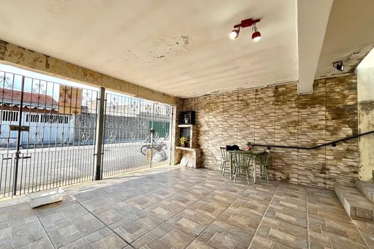 Garagem de casa à venda com 3 quartos, 120m² em Cidade Domitila, São Paulo