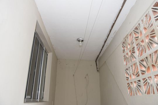 Lavanderia de casa para alugar com 2 quartos, 45m² em Jardim Florida, Embu das Artes