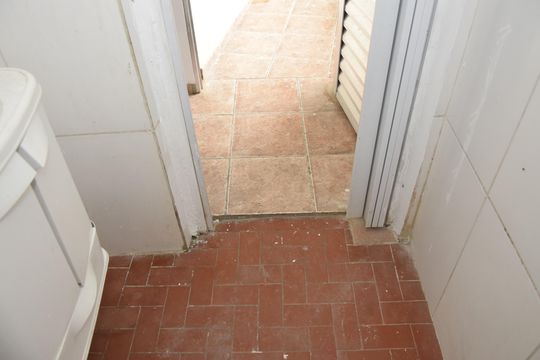 Banheiro de casa para alugar com 2 quartos, 45m² em Jardim Florida, Embu das Artes