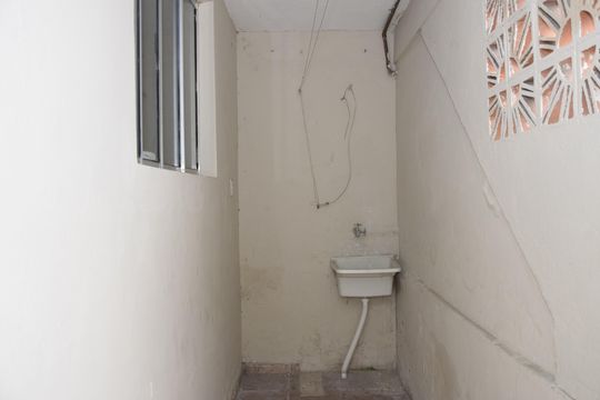 Lavanderia de casa para alugar com 2 quartos, 45m² em Jardim Florida, Embu das Artes