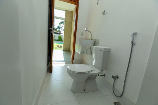 BANHEIRO SALA DE JANTAR  de casa de condomínio para alugar com 4 quartos, 389m² em Loteamento Caminhos de San Conrado (sousas), Campinas