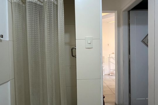 Banheiro de apartamento para alugar com 1 quarto, 66m² em Aparecida, Santos