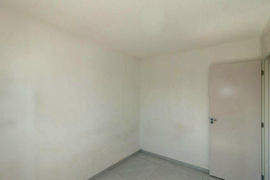 Quarto 1 de apartamento para alugar com 2 quartos, 50m² em Santa Cruz, Rio de Janeiro