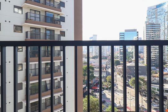 Varanda de kitnet/studio para alugar com 1 quarto, 27m² em Pinheiros, São Paulo