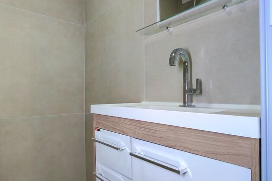 Banheiro  de apartamento à venda com 1 quarto, 32m² em Tijuca, Rio de Janeiro