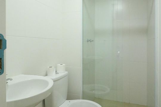 Banheiro de apartamento à venda com 2 quartos, 43m² em Piraporinha, Diadema