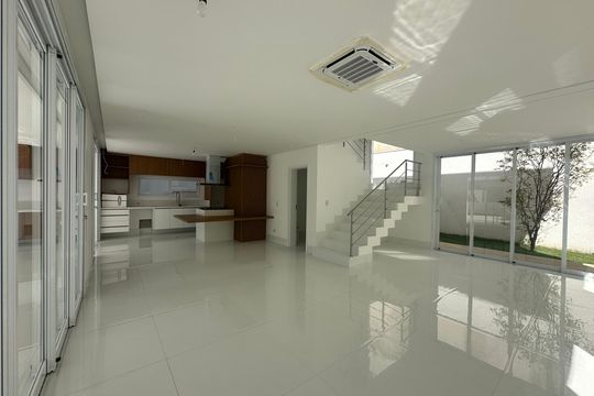 Sala de casa de condomínio à venda com 4 quartos, 390m² em Alphaville, Santana de Parnaíba