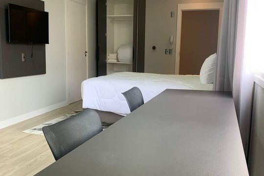 Sala/Quarto de apartamento para alugar com 1 quarto, 40m² em Centro Histórico, Porto Alegre