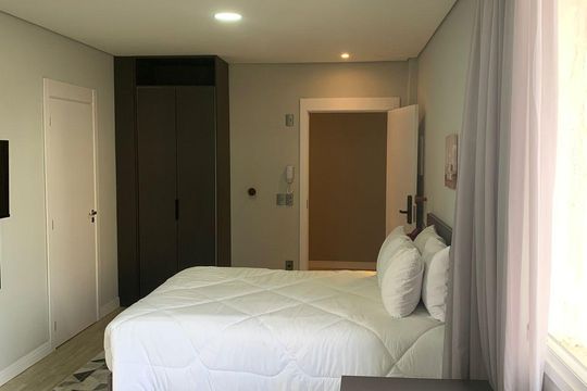 Sala/Quarto de apartamento para alugar com 1 quarto, 40m² em Centro Histórico, Porto Alegre