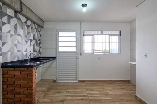 Sala/Cozinha de kitnet/studio para alugar com 1 quarto, 25m² em Jardim Domitila, São Paulo