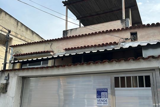 Fachada de casa à venda com 2 quartos, 112m² em Encantado, Rio de Janeiro