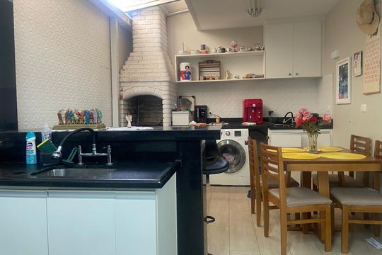 Cozinha de casa de condomínio à venda com 3 quartos, 110m² em Chácara Seis de Outubro, São Paulo