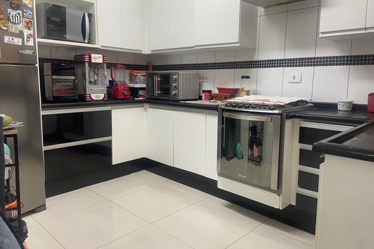 Cozinha de casa de condomínio à venda com 3 quartos, 110m² em Chácara Seis de Outubro, São Paulo