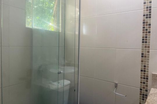 Banheiro de casa de condomínio à venda com 3 quartos, 110m² em Chácara Seis de Outubro, São Paulo