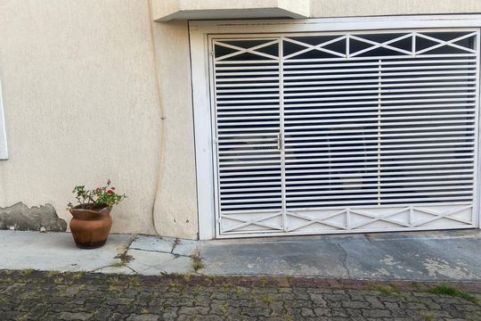 Fachada de casa de condomínio à venda com 3 quartos, 110m² em Chácara Seis de Outubro, São Paulo