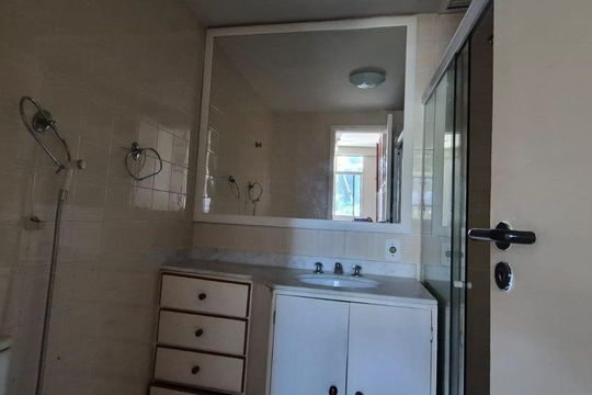 Banheiro de apartamento à venda com 2 quartos, 75m² em Glória, Rio de Janeiro