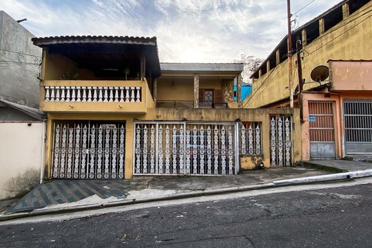 Fachada de casa à venda com 6 quartos, 240m² em Parque Cisper, São Paulo