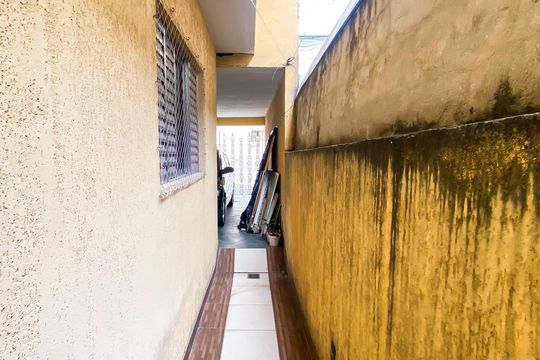Corredor de casa à venda com 6 quartos, 240m² em Parque Cisper, São Paulo