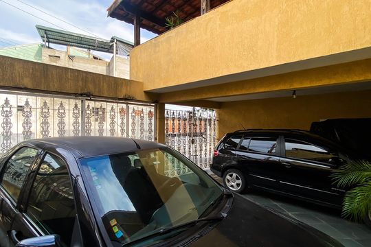 Garagem de casa à venda com 6 quartos, 240m² em Parque Cisper, São Paulo