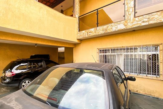 Gargem de casa à venda com 6 quartos, 240m² em Parque Cisper, São Paulo