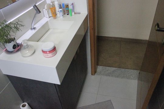 Banheiro social de casa de condomínio à venda com 3 quartos, 100m² em Ponte Grande, Guarulhos