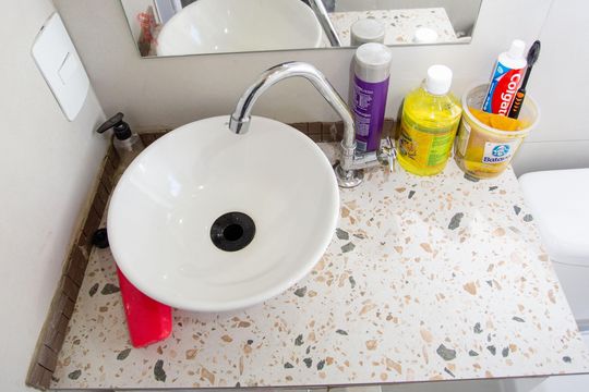 Banheiro social de casa para alugar com 2 quartos, 60m² em Casa Grande, Diadema