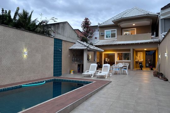 Fachada de casa de condomínio à venda com 4 quartos, 360m² em Recreio dos Bandeirantes, Rio de Janeiro