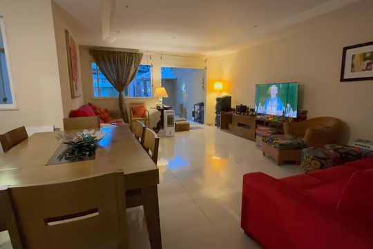 Sala de casa de condomínio à venda com 4 quartos, 360m² em Recreio dos Bandeirantes, Rio de Janeiro