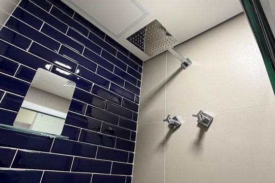 Banheiro da Suíte de apartamento para alugar com 1 quarto, 45m² em Gonzaga, Santos