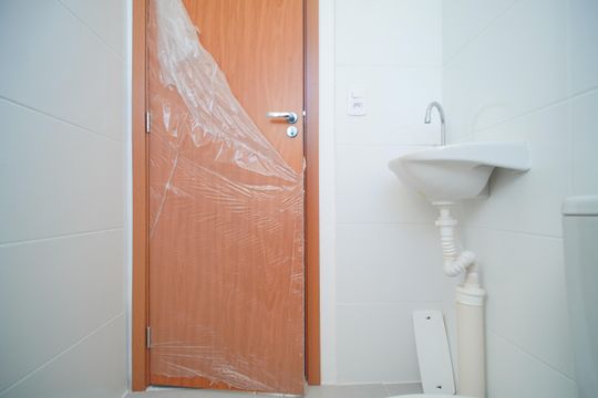 Banheiro de apartamento à venda com 2 quartos, 51m² em Santos Dumont, São Leopoldo